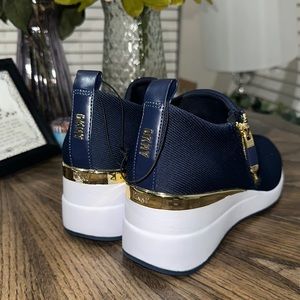 NWOT DKNY SHOES 💕✨💕 size 9.5